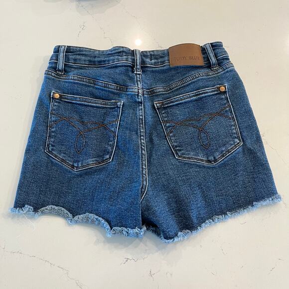 Judy Blue Jean Shorts with Raw Hem Size Medium‎ - Picture 2 of 8